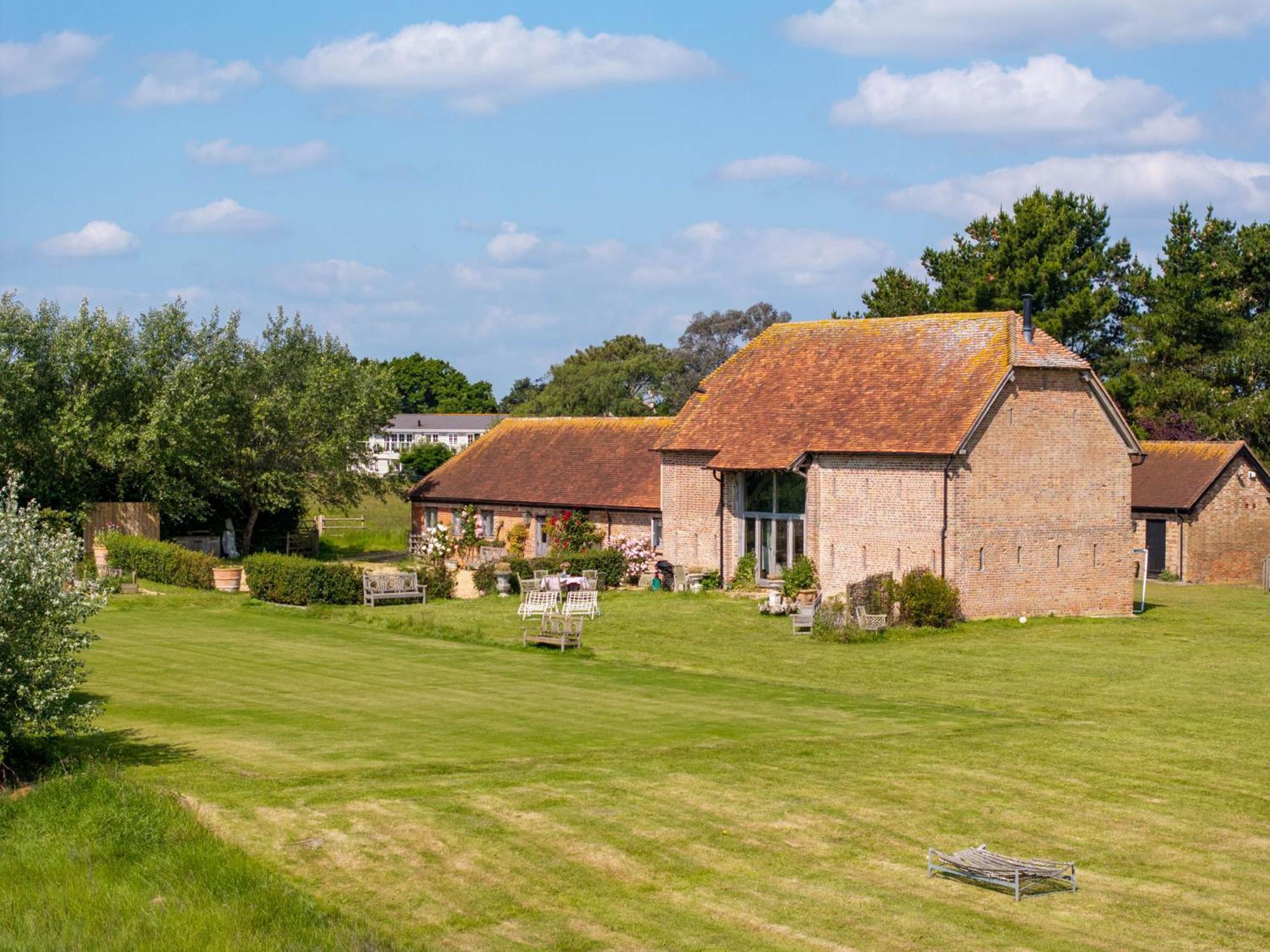Gins Barn Villa Southampton Bagian luar foto